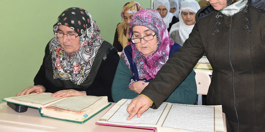 Teyzelere Maşallah: 60 yaşından sonra Kur'an okumayı öğrendiler