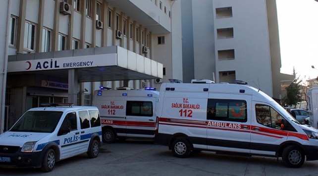 37 öğrenci ile öğretmen gıda zehirlenmesi şüphesiyle hastanelere kaldırıldı