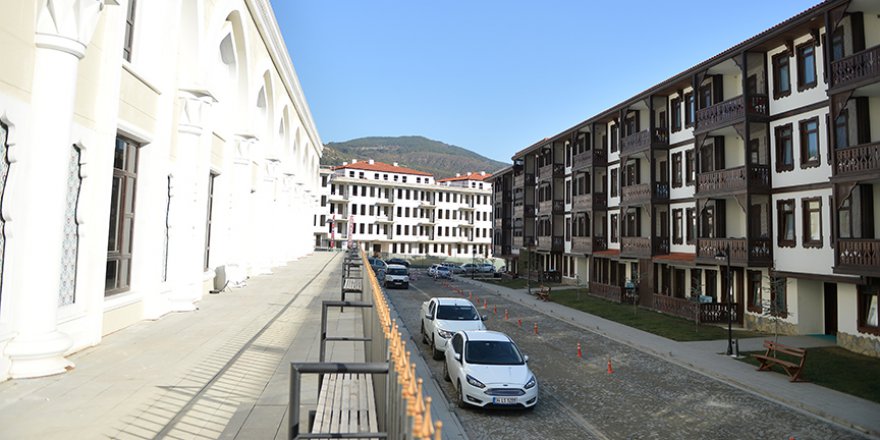 Sakin şehrin kaynayan suyunda şifa arıyorlar