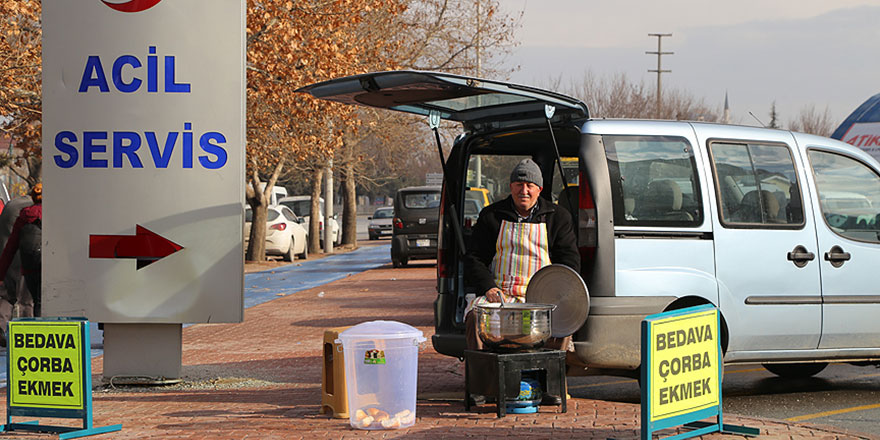 Güzel yürekli insanlar: Hastane önünde ücretsiz çorba dağıtıyor