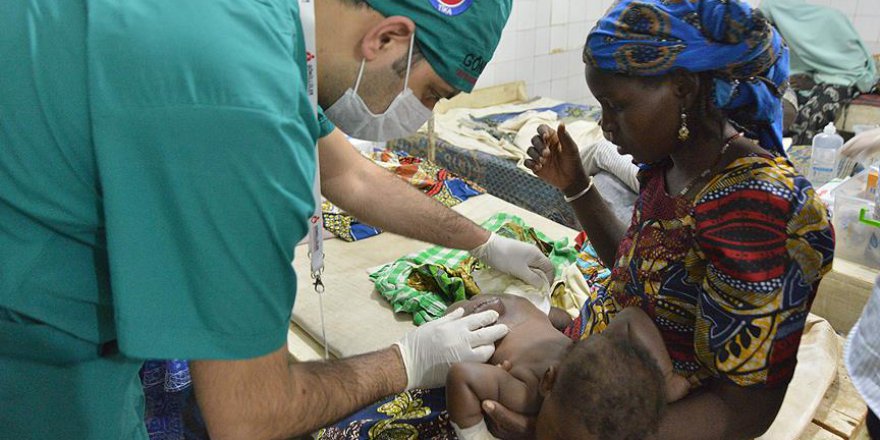 Türk doktorlar Nijer'de şifa dağıttı