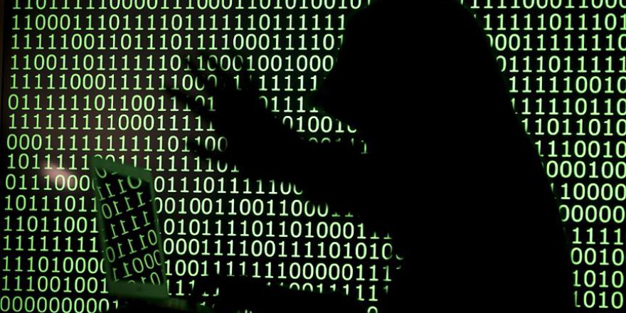 Erkekler daha fazla siber zorbalık yapıyor