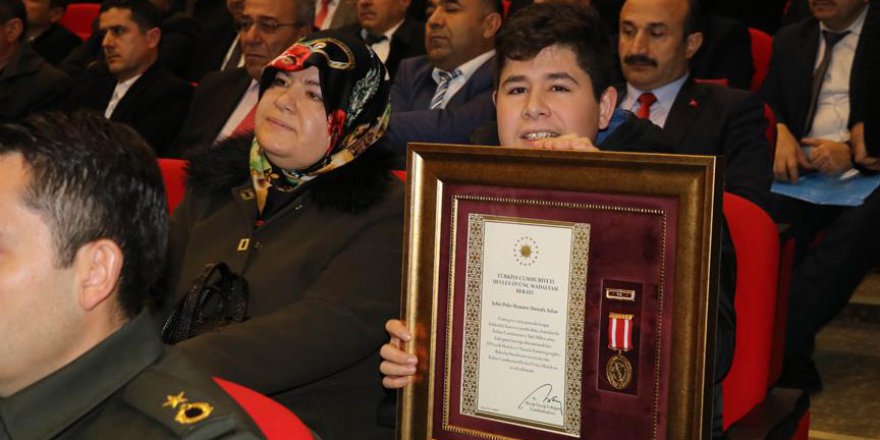 Şehit aileleri ve gazilere Devlet Övünç Madalyası verildi