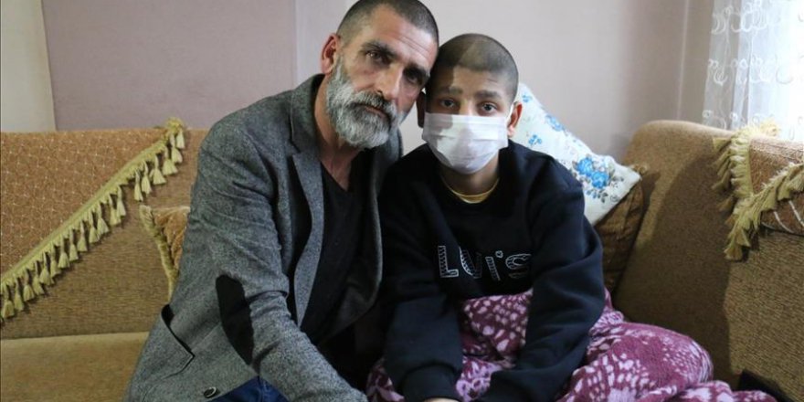 Kanseri yenen baba oğlu için şifa arıyor