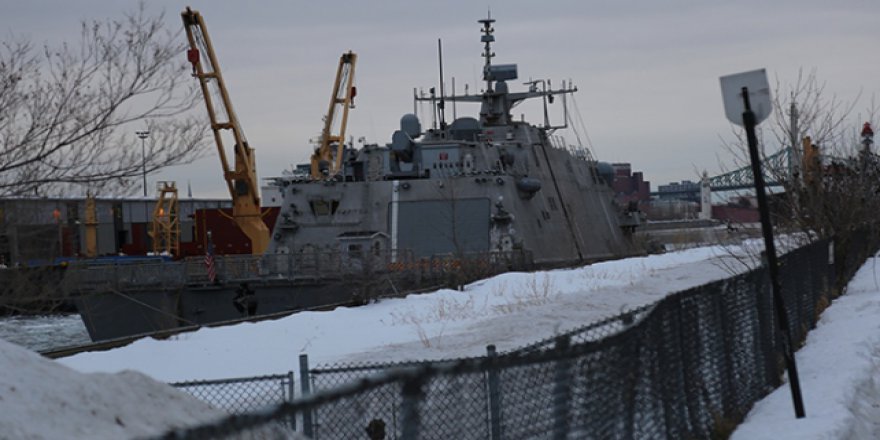 ABD savaş gemisi Montreal’de mahsur kaldı