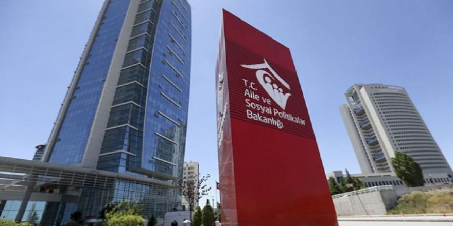 Evi yanan yaşlı teyzeye Bakanlık sahip çıktı