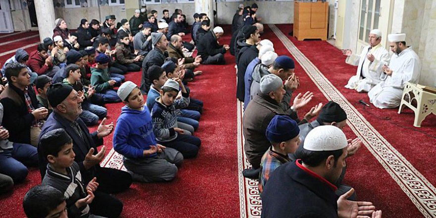 Siirt'te sabah namazında Zeytin Dalı Harekatı için dua