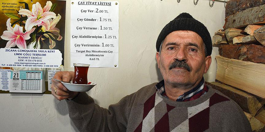 Kibarlaşan müşteriye ucuz çay veren kahveci