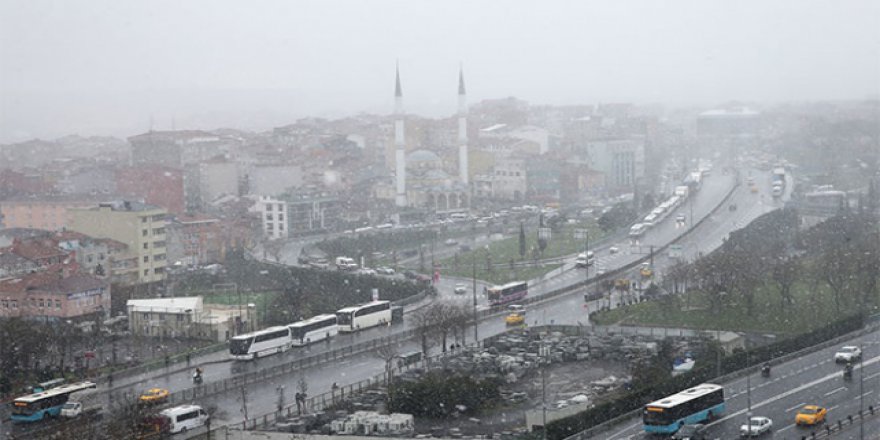 İstanbul'a beklenen kar yağdırıldı