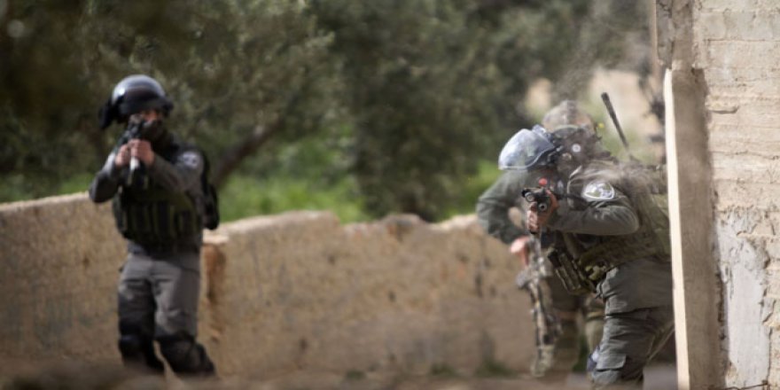 İsrail askerleri 15 yaşındaki bir çocuğu yaraladı