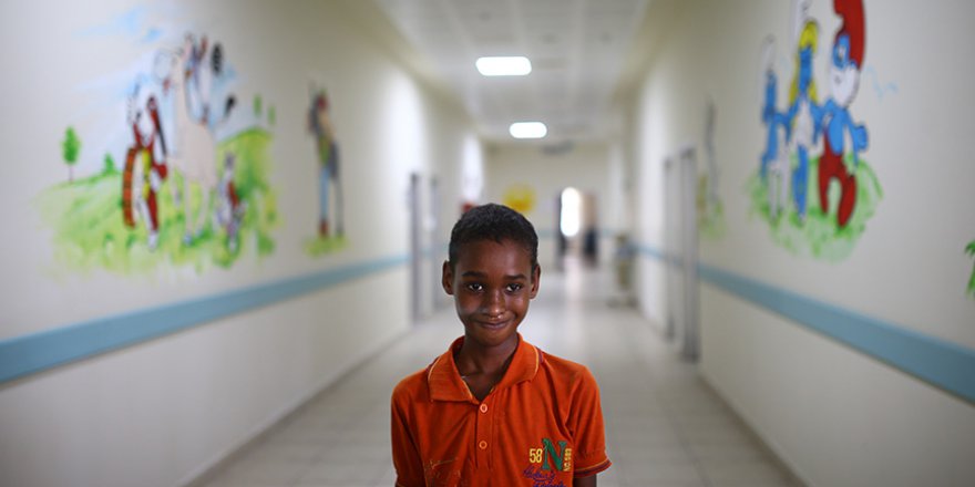 Türk hastanesi Somali'de şifa dağıtıyor