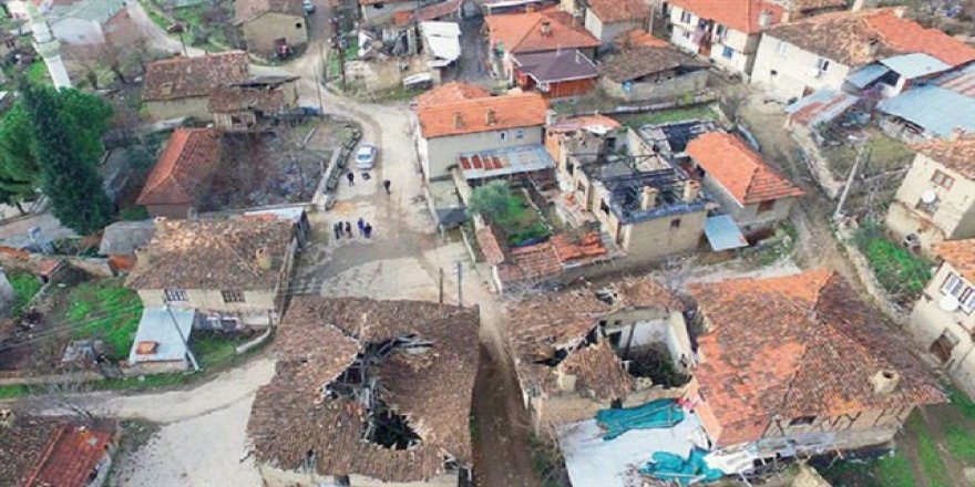 Evlerine çivi bile çakamayan köylü göç etti