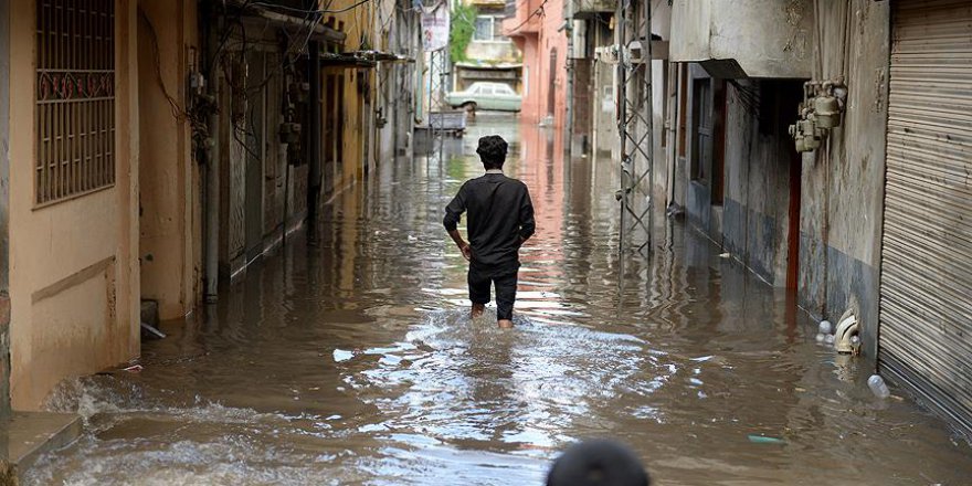 Pakistan'da kirli sular her yıl 100 bin kişiyi öldürüyor
