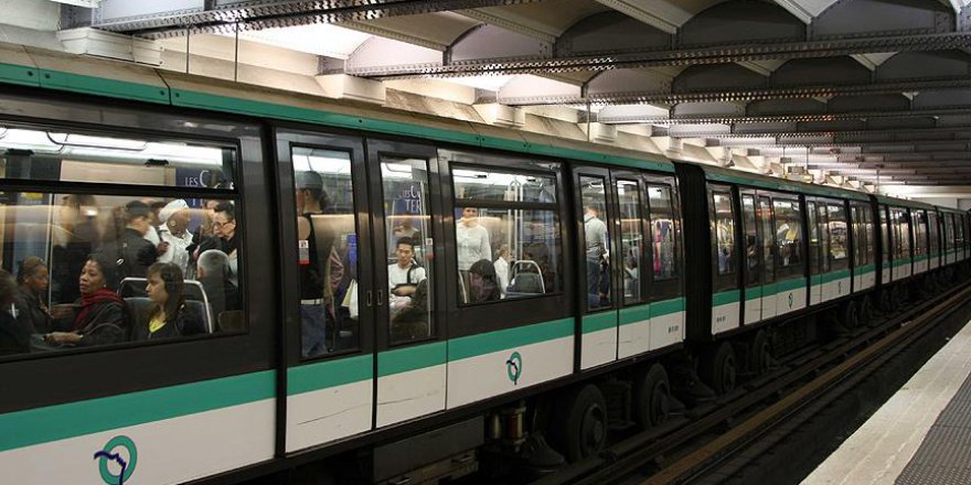 Fransa'da kadınlar toplu taşımada güvende hissetmiyor