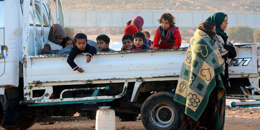 İdlib'deki hava saldırıları bir ayda 270 bin kişiyi yerinden etti