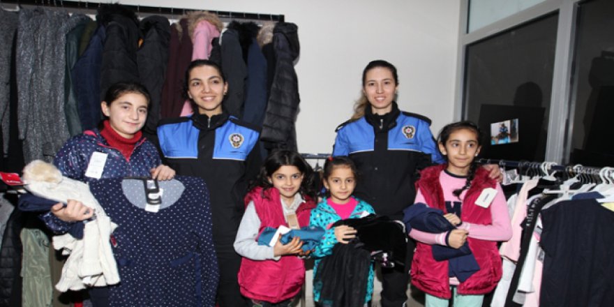 Hakkari'de 'ücretsiz giyim mağazası' açıldı