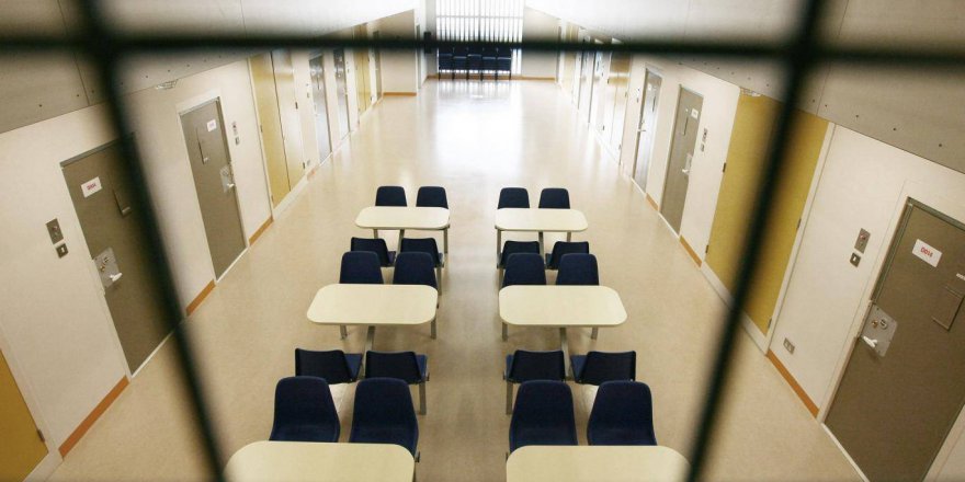 Tuvalette namaz kılmak zorunda kalıyorlar