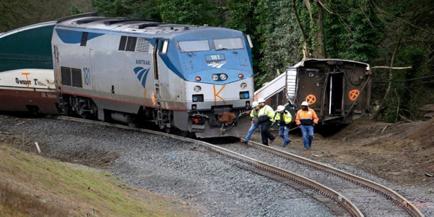 ABD'de iki tren çarpıştı