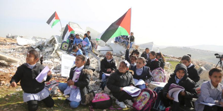 İşgalci İsrail, Kudüs okullarındaki Filistin müfredatını da tahrif ediyor