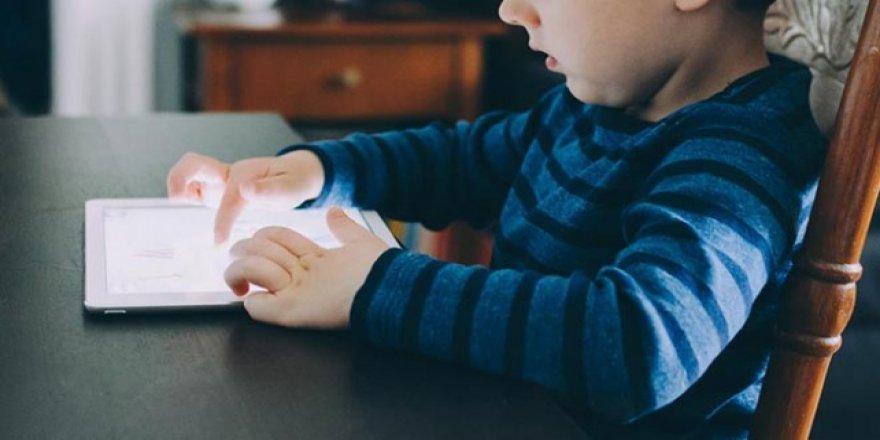 İlk üç yaşta ekran ve dijital cihazların zararları