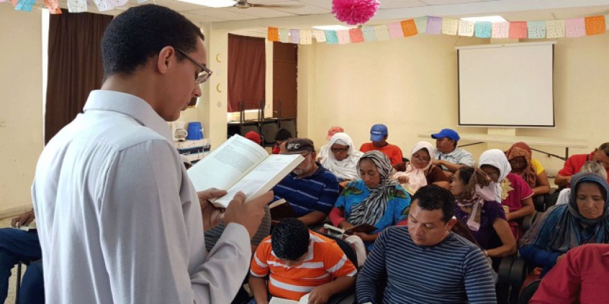 TDV, İspanyolca mealli Kur'an dağıttı