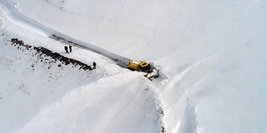 Karla mücadele havadan görüntülendi