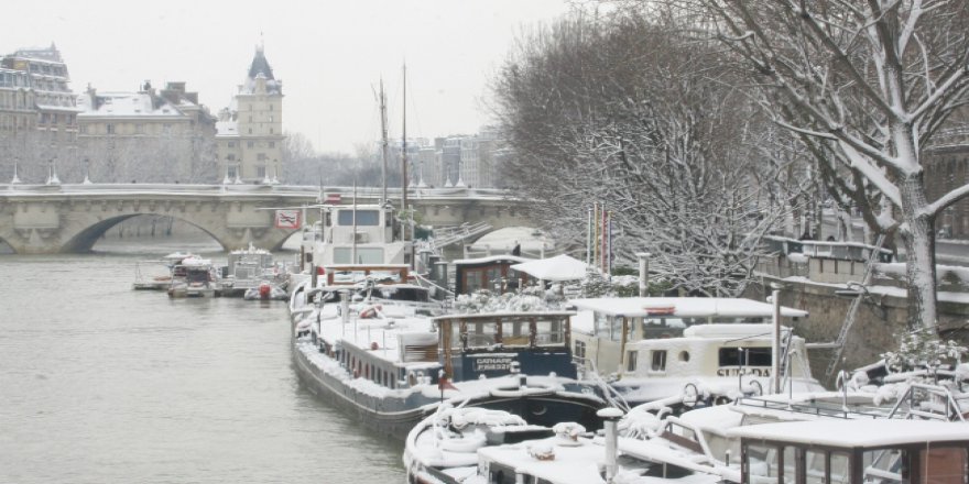 Avrupa'nın batısı kış mevsimini zorlu yaşıyor