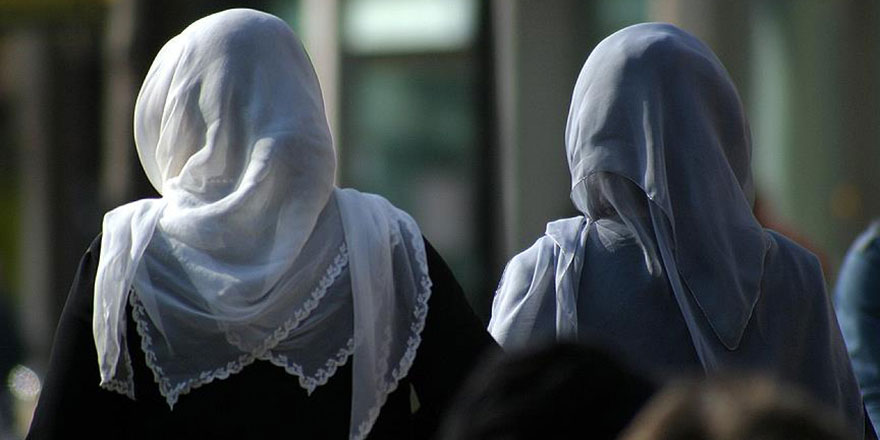 'Başörtüsü serbestliği anayasal güvence altına alınmalı'