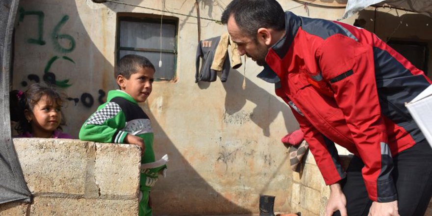 Türk Kızılayından İdlib'deki sığınmacılara yardım eli