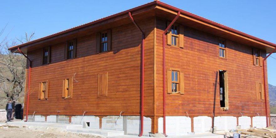 700 yıllık ahşap cami  yeniden ibadete açılıyor
