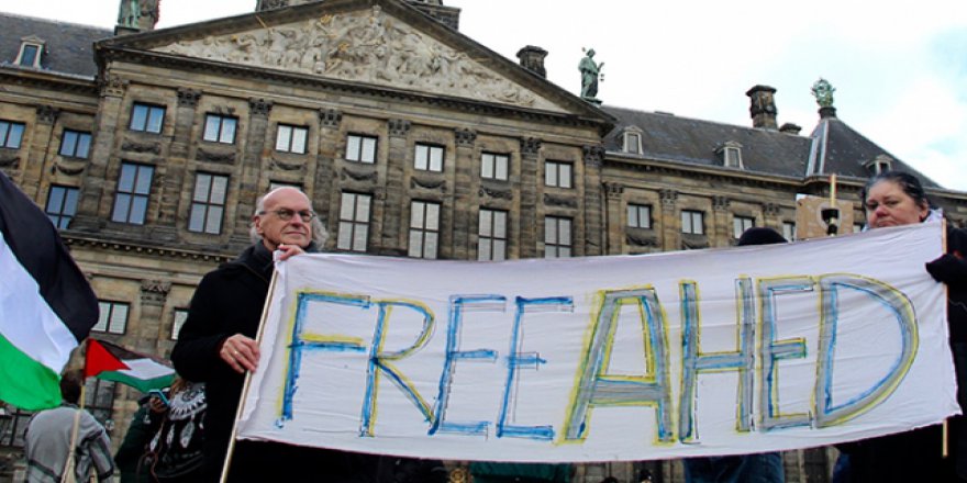 Hollanda'da onlarca kişi Filistin'in cesur kızı için toplandı