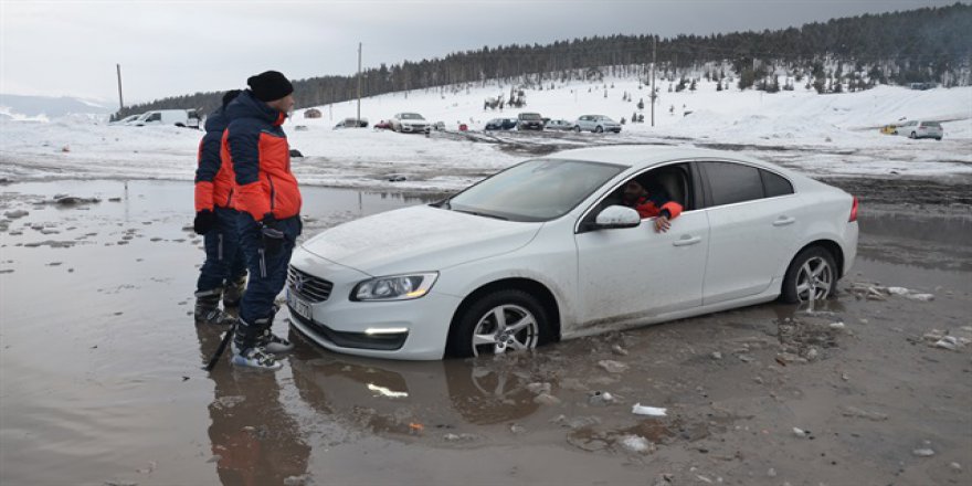 Kars ve Ardahan'da kar yağışı hayatı olumsuz etkiledi