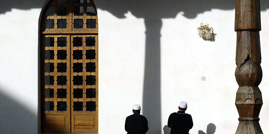 Tacikistan'da 2 bin cami, berber ve çayevine dönüştürüldü