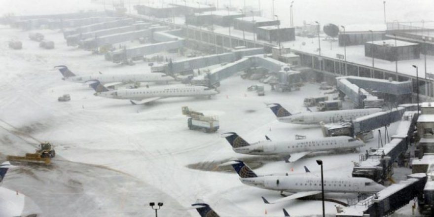 ABD'de kar yağışı sürüyor bin 300 uçuş daha iptal edildi