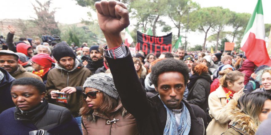 İtalya ırkçılığa karşı yürüdü