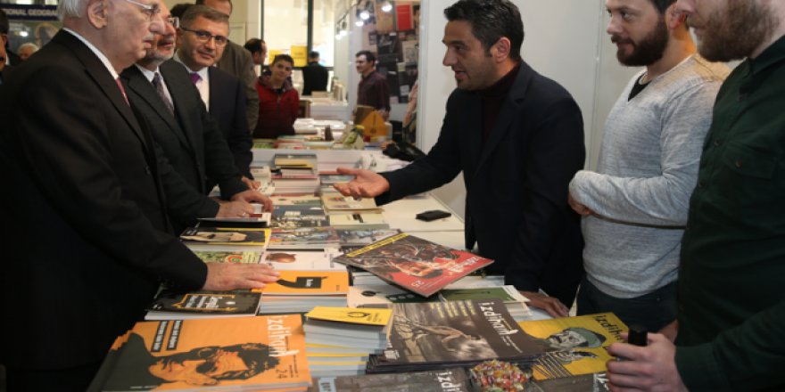 Kitap kokusu Boğaz’ı sardı