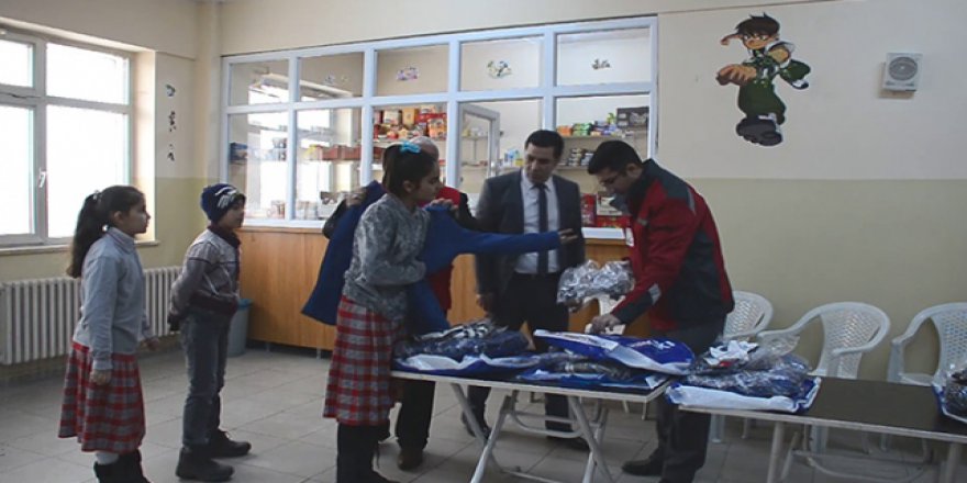 Ağrı'da 650 öğrenciye giyim yardımı yapıldı