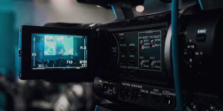 İslam düşmanı gazeteci sahte video ile Müslümanları tehlikeye attı