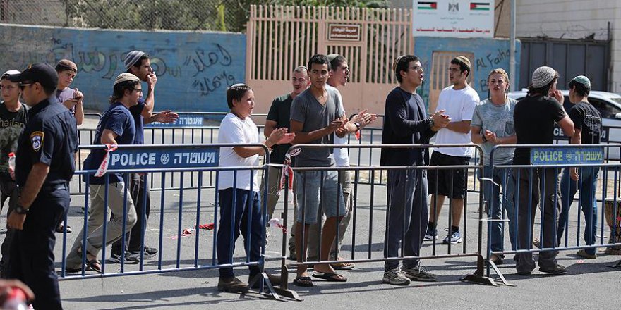 Yahudi yerleşimciler bir Filistinliyi darbetti