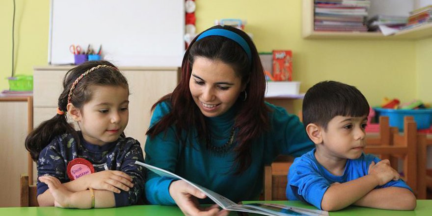 'Dünyanın en iyi 10 öğretmeni' arasında gösterildi
