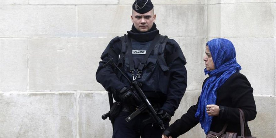 Fransa Müslümanları 'Laikleşmek' istemiyor