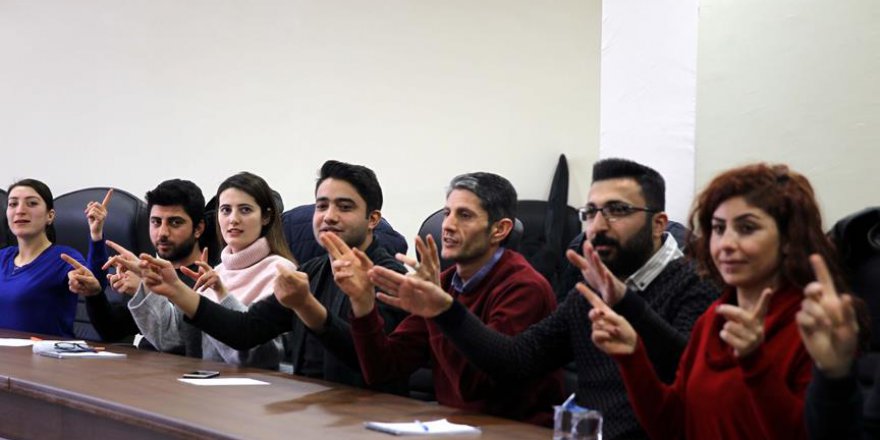 Sağlıkçılar engellilerin "dili" oldu