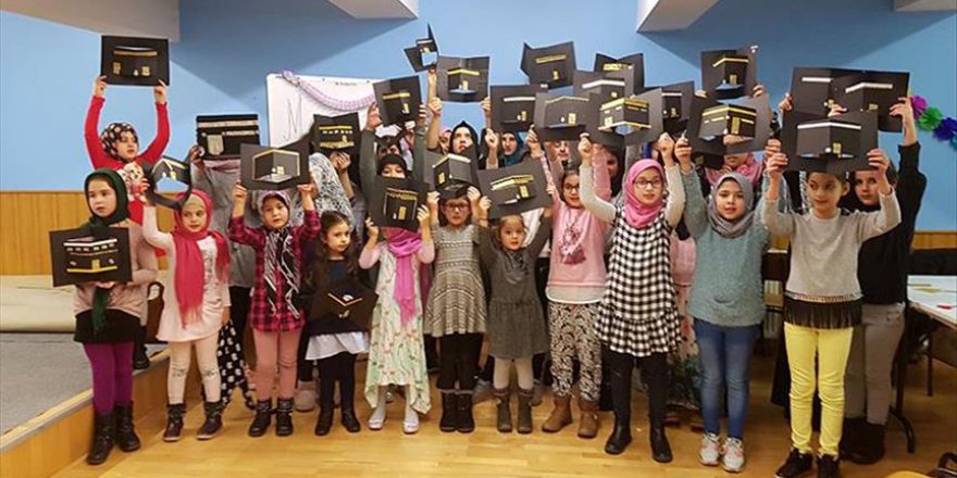 Çocuklar dini mabetleri maketlerini yaparak öğrendi