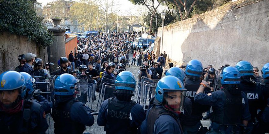 İtalya'da aşırı sağ karşıtı protesto: 5 yaralı