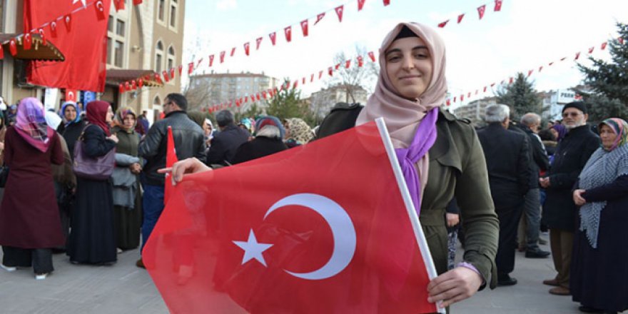 Üniversite öğrencileri dualarla umreye uğurlandı