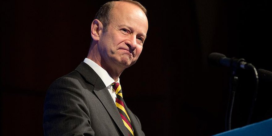 İngiltere'de aşırı sağcı lider partisinden güven oyu alamadı