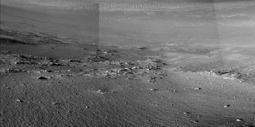 Keşif aracı Opportunity Mars yüzeyinde taş şeritler keşfetti