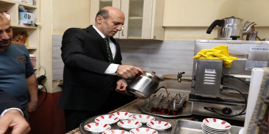 Herkese Vali'den çay