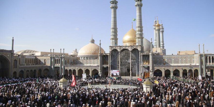 İran'da tarikatlar sokağa indi!