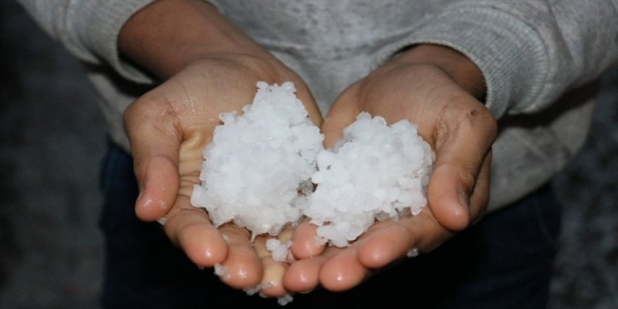 Adana'da kar yağışı gibi dolu yağdı